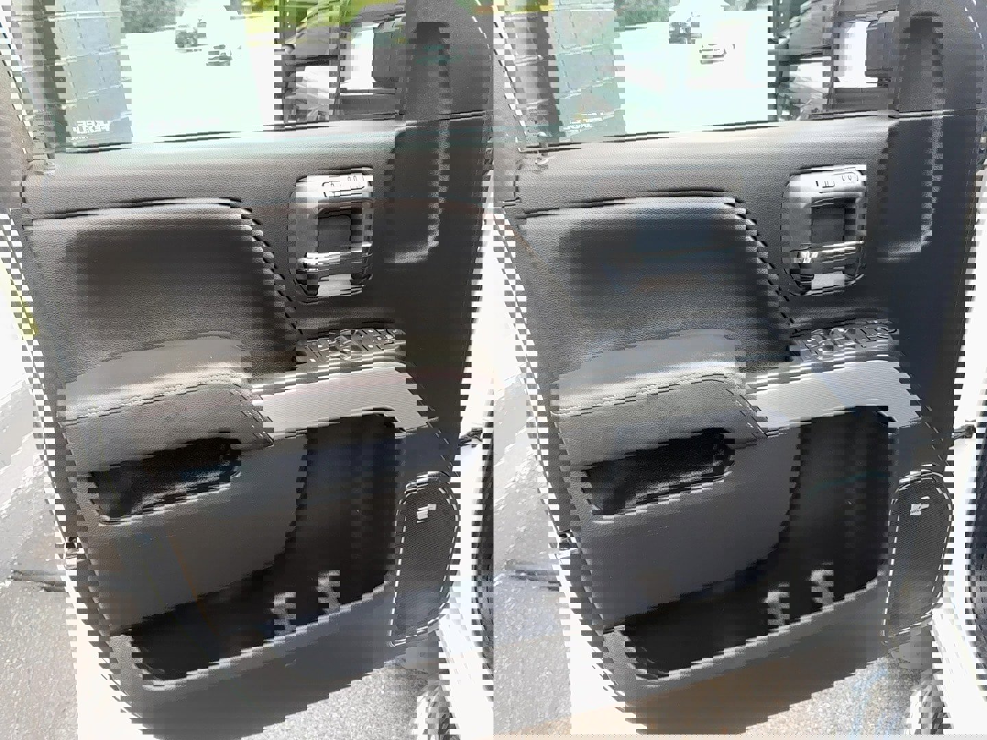 Used 2018 Chevrolet Silverado 2500 LTZ w/ Vortec Plus Package image 17