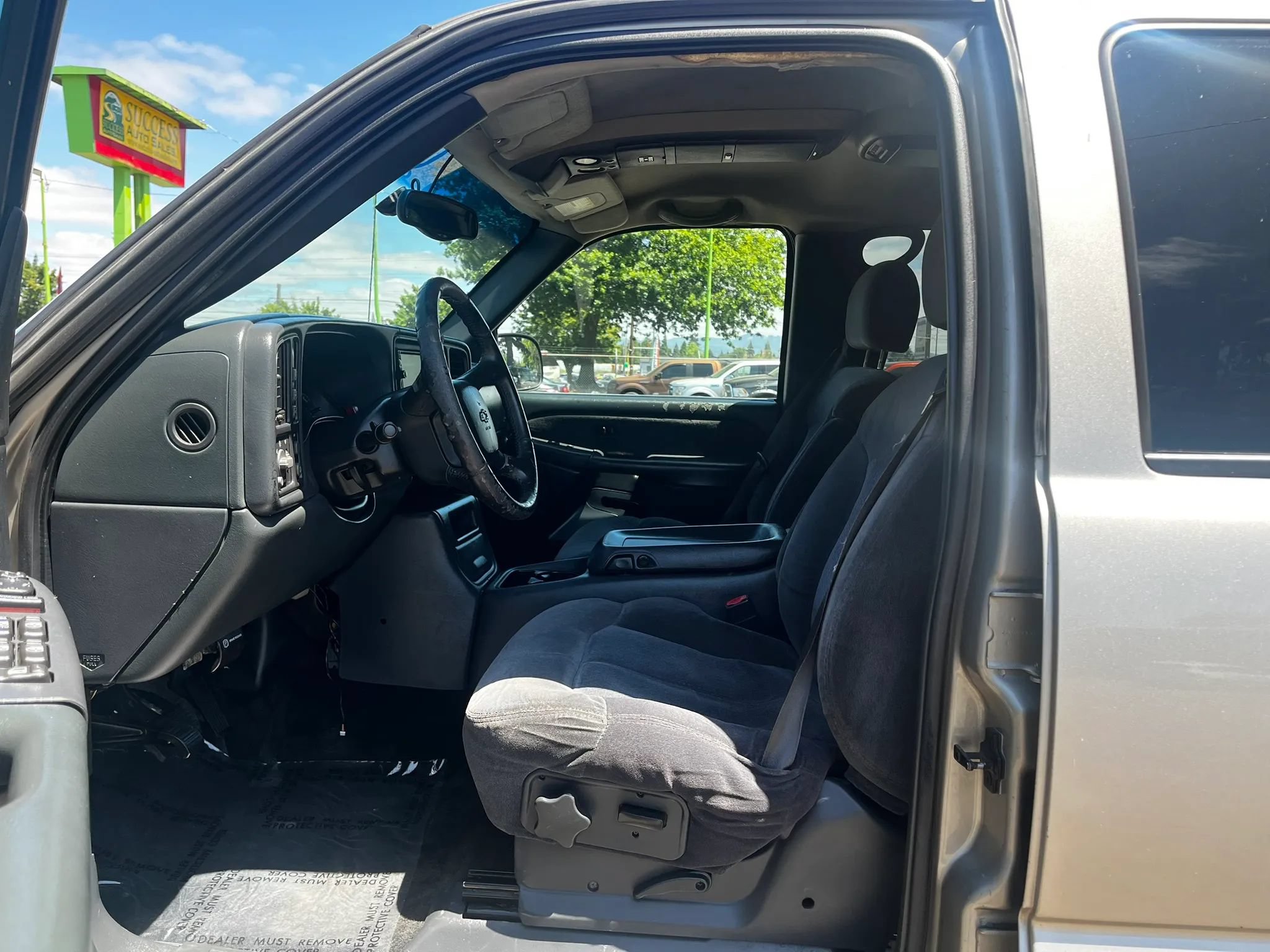 Used 2001 Chevrolet Silverado 2500 LS w/ Off-Road Skid Plate Pkg AWD/4WD image 9