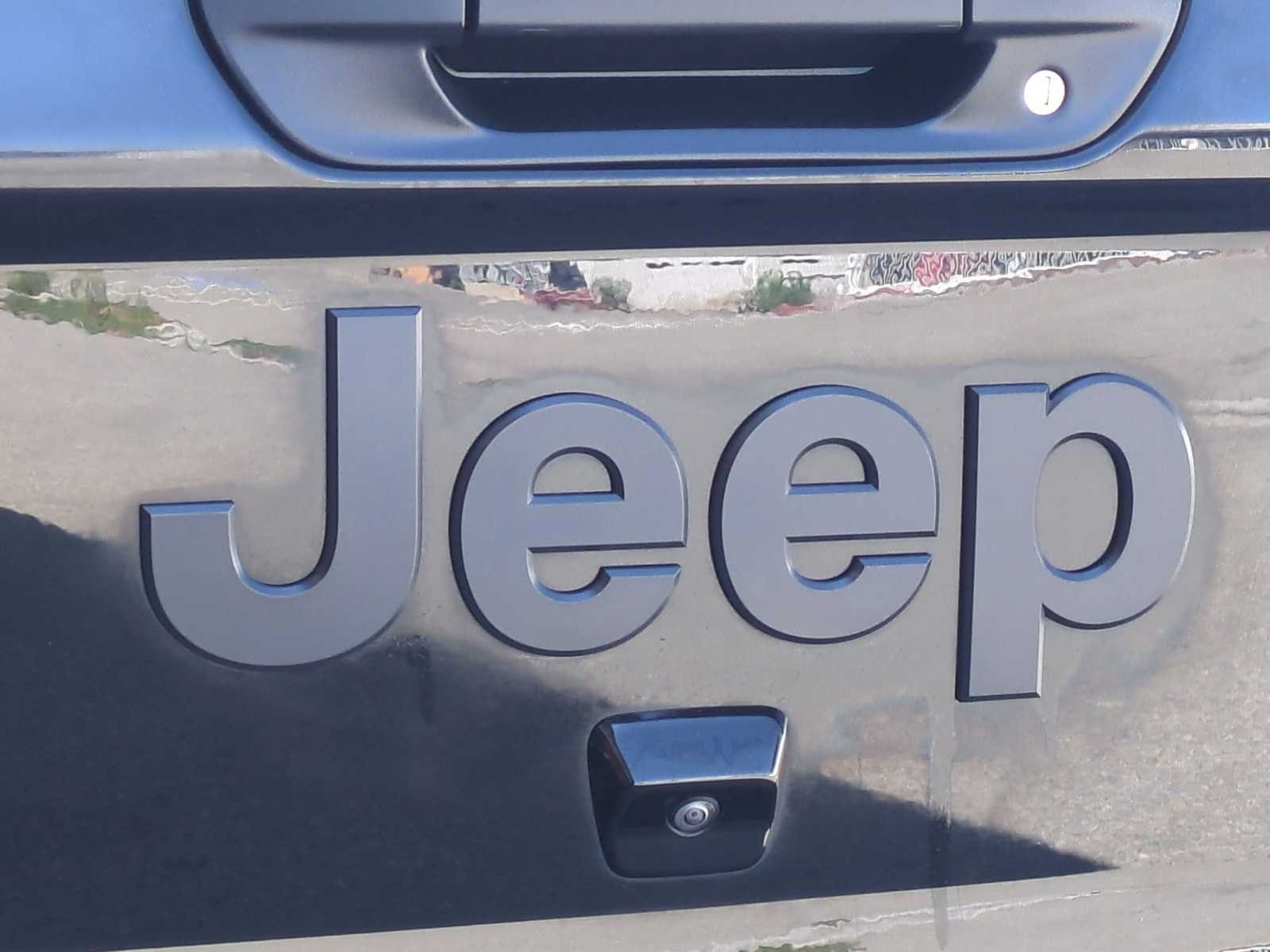 Used 2021 Jeep Gladiator Sport AWD/4WD image 8