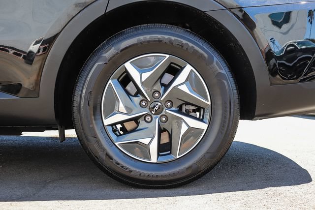 Certified 2023 Kia Sorento EX FWD image 12