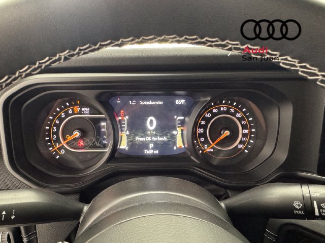 Used 2025 Jeep Gladiator Rubicon w/ Safety Group AWD/4WD image 17