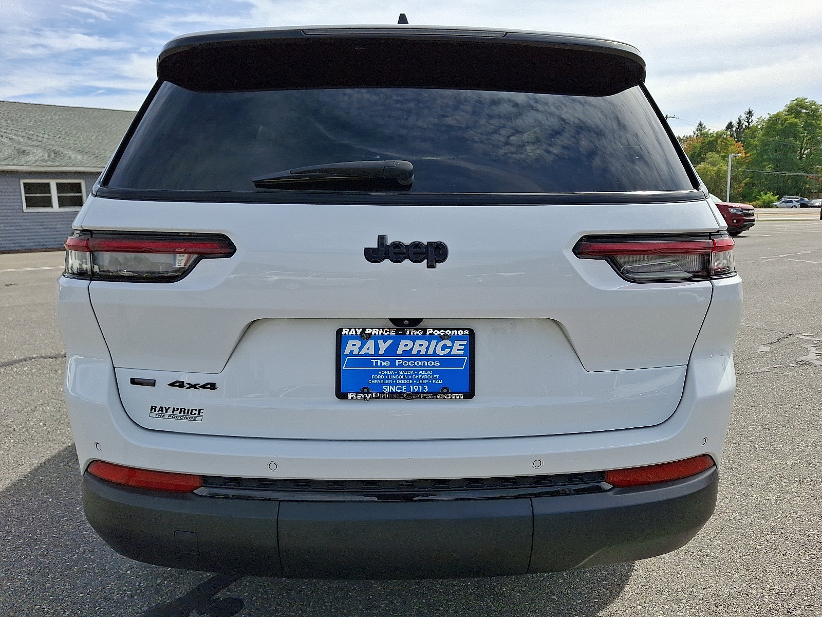 Used 2022 Jeep Grand Cherokee L Laredo image 5