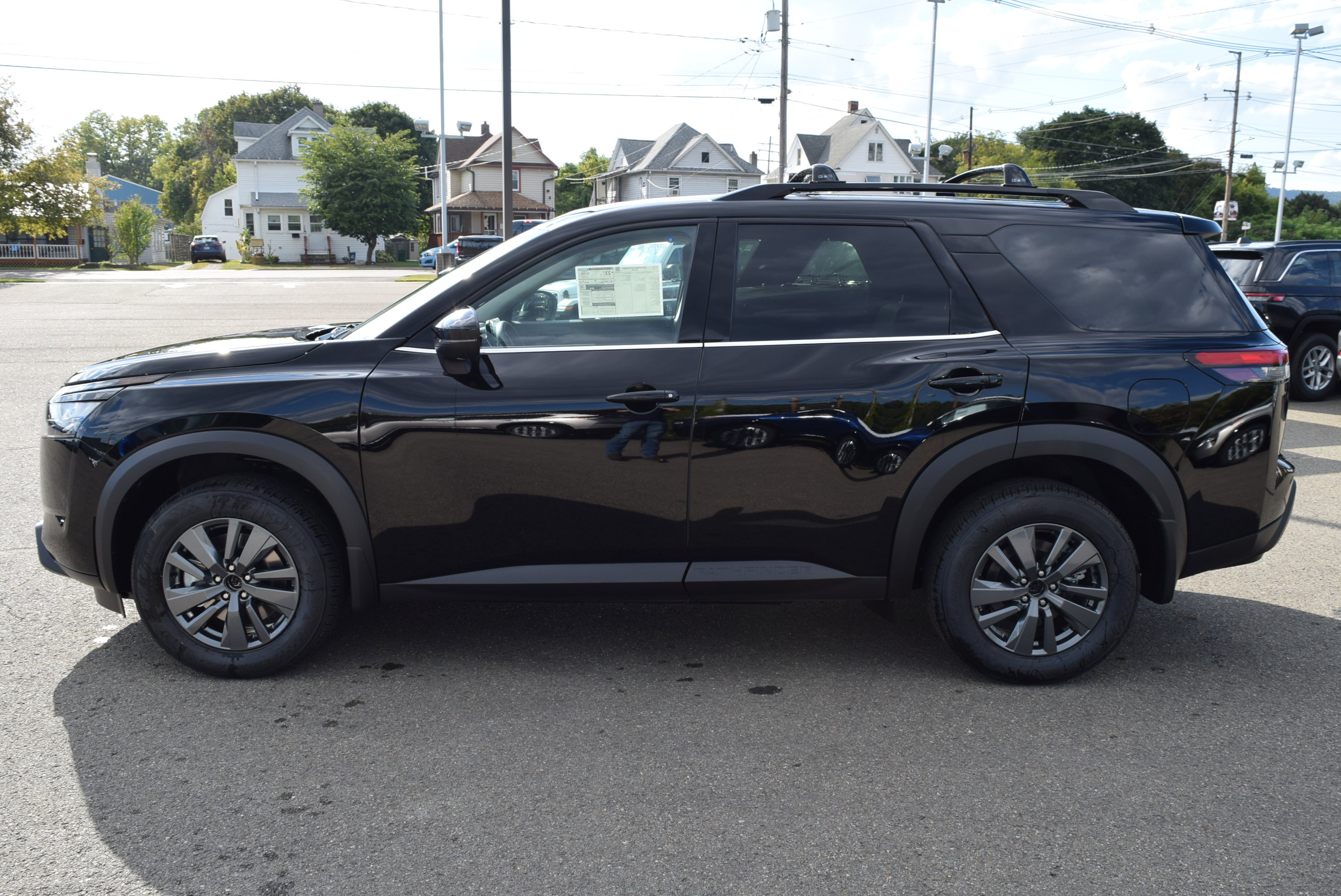 New 2025 Nissan Pathfinder SV w/ Black Appearance Package