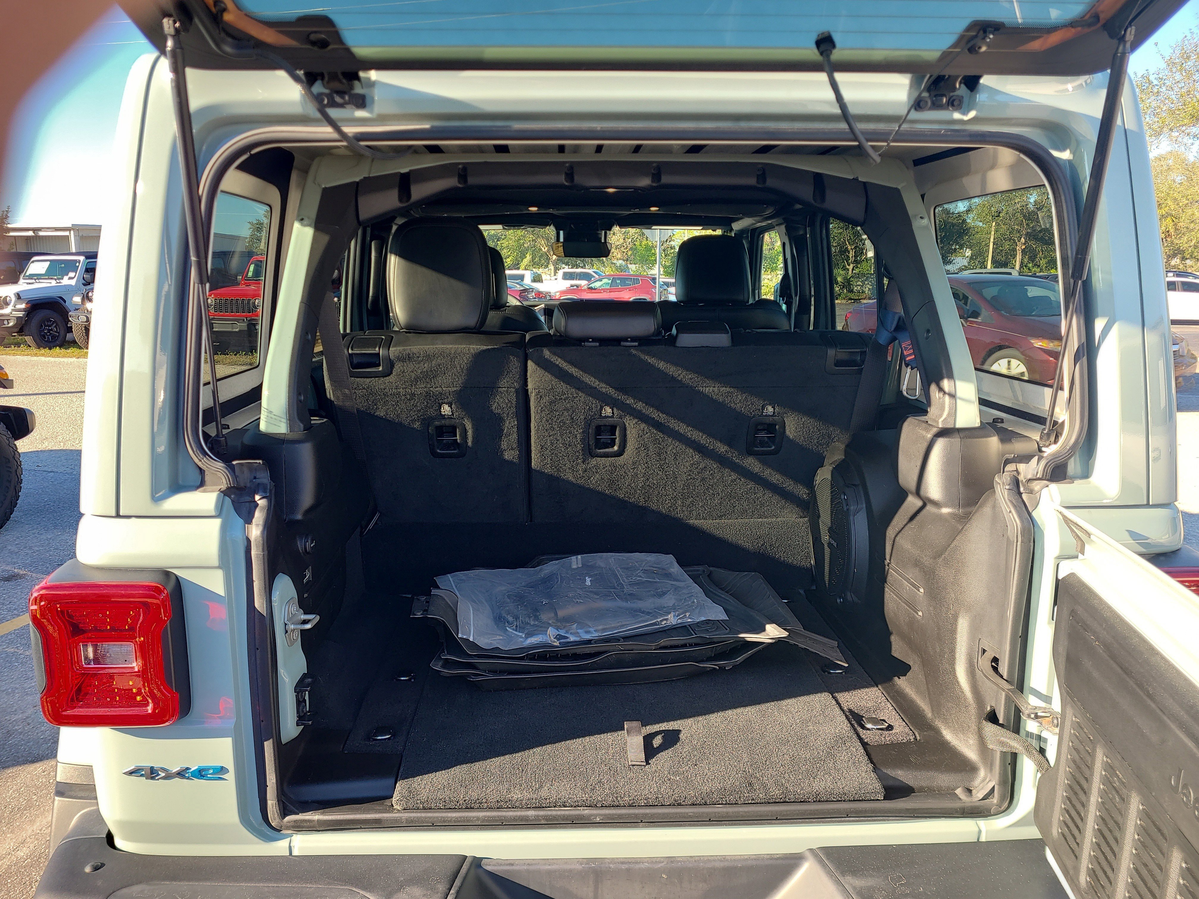 Used 2024 Jeep Wrangler Unlimited Rubicon 4xe image 12