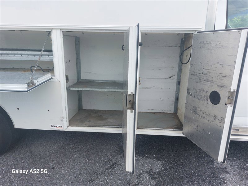 Used 2017 Chevrolet Express 4500 image 26