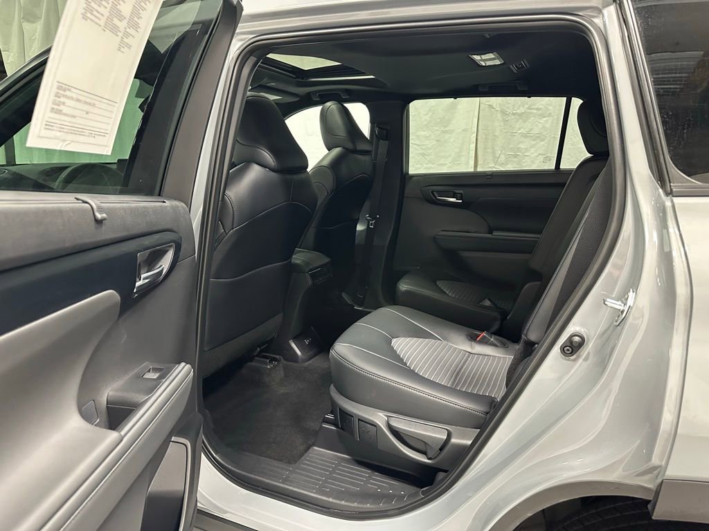 Used 2025 Toyota Highlander XSE image 47