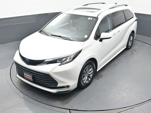 Certified 2022 Toyota Sienna XLE image 42