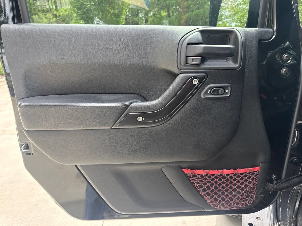 Used 2017 Jeep Wrangler Unlimited Rubicon AWD/4WD image 13