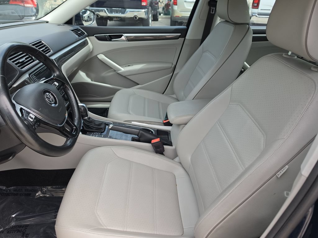Used 2018 Volkswagen Passat 2.0T SE FWD image 8