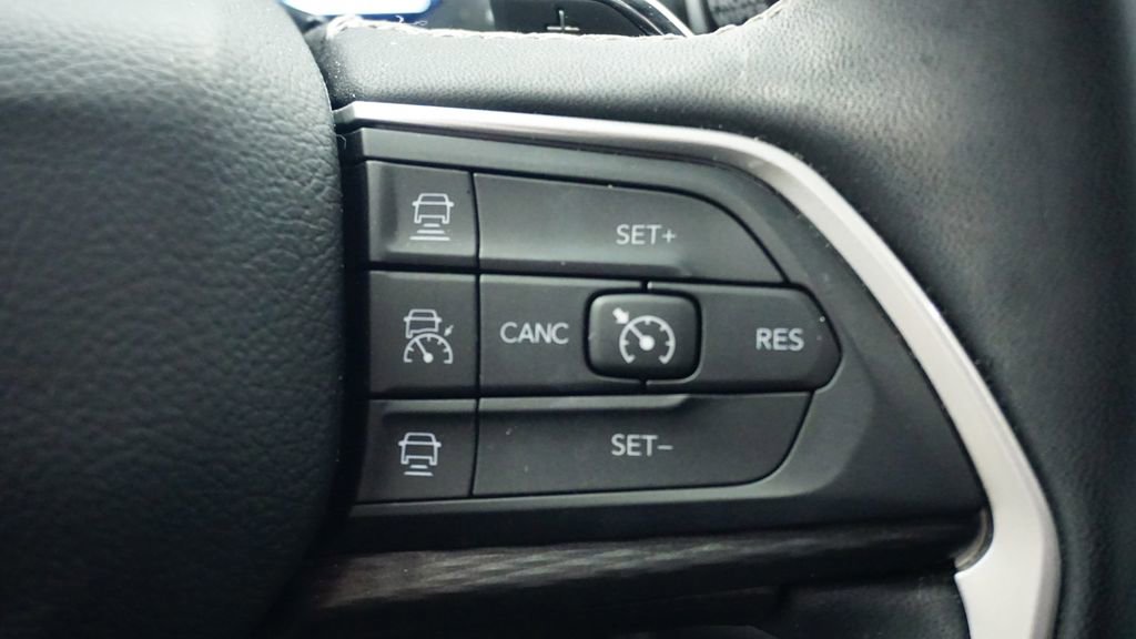 Used 2023 Jeep Grand Cherokee L Laredo image 33