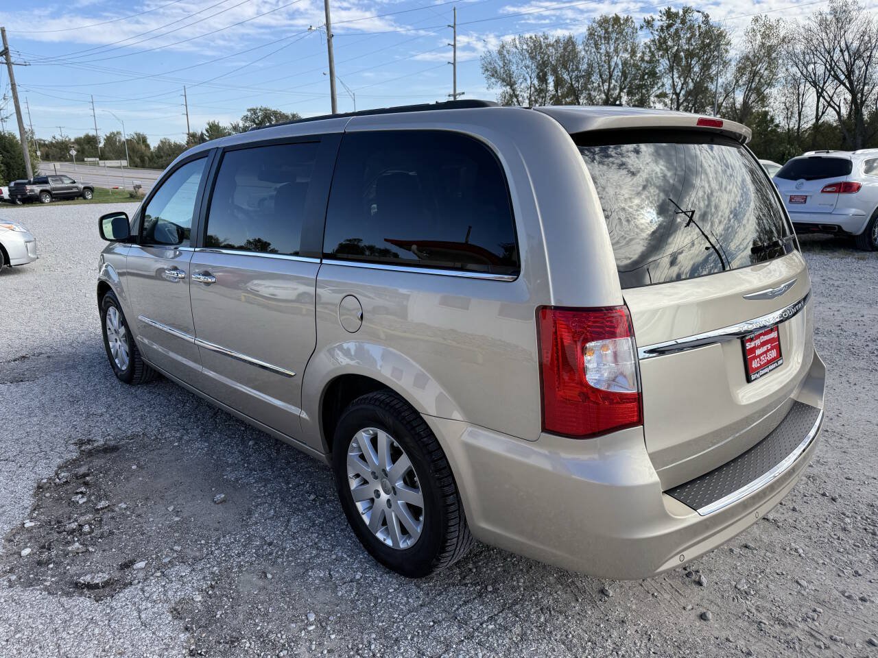 Used 2015 Chrysler Town & Country Touring w/ Driver Convenience Group FWD image 5