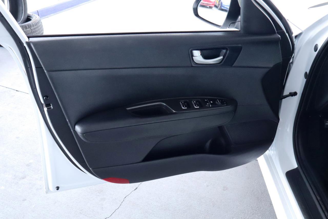 Used 2018 Kia Optima S FWD image 12
