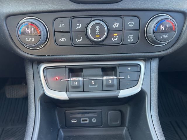 Used 2023 GMC Terrain SLT image 16