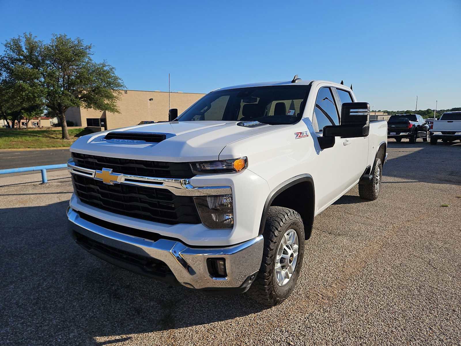 Used 2024 Chevrolet Silverado 2500 LT w/ Convenience Package AWD/4WD image 4