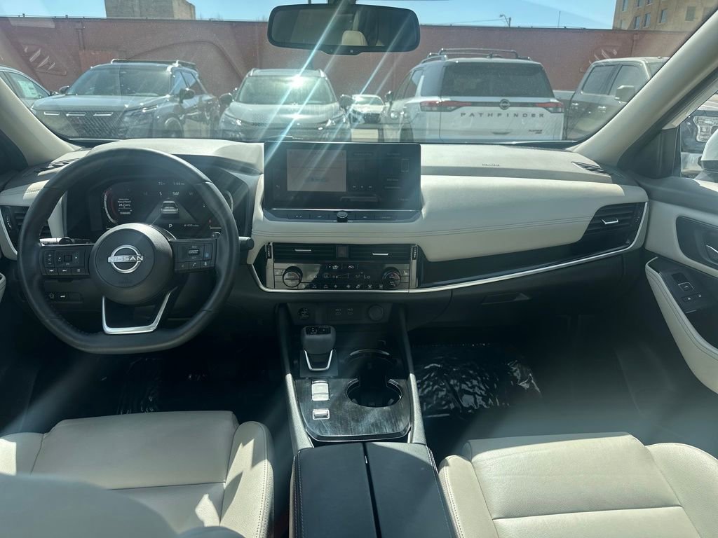 Certified 2024 Nissan Rogue SL w/ SL Premium Package FWD image 18