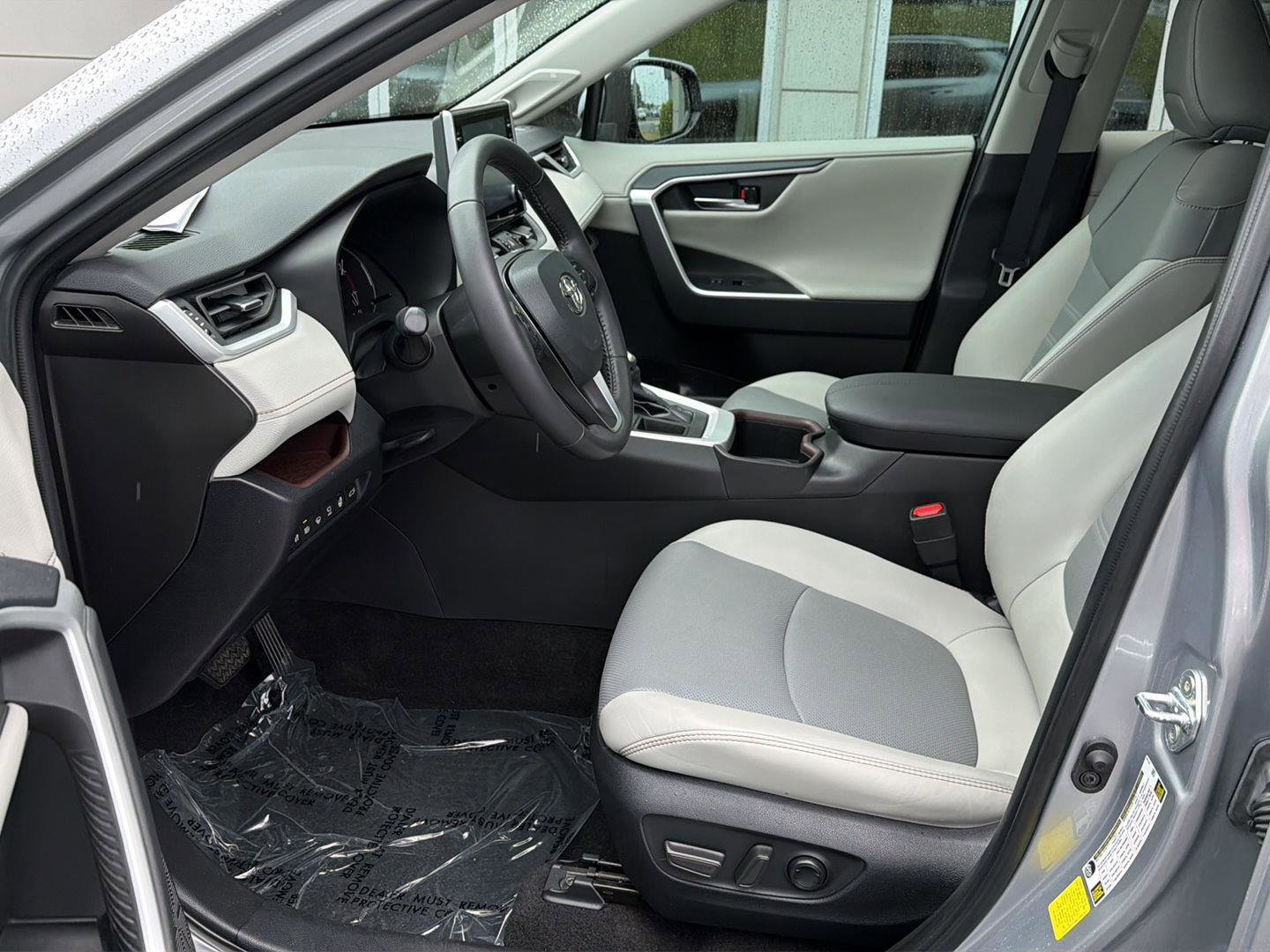 Used 2022 Toyota RAV4 Limited FWD image 10