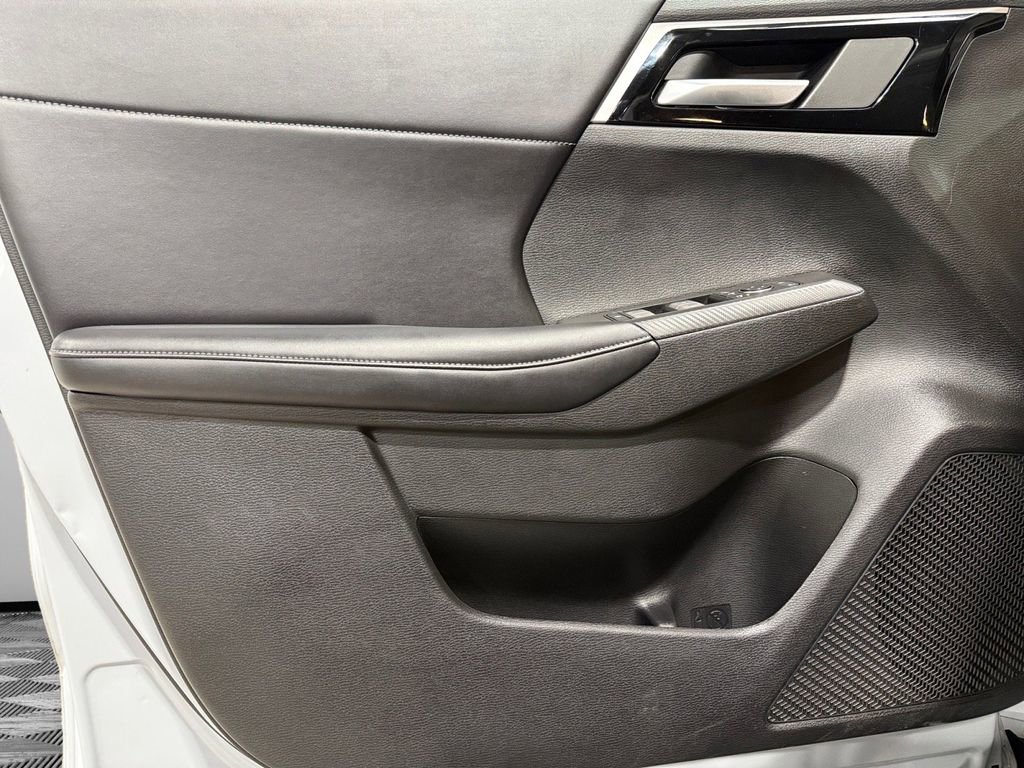 Used 2023 Mitsubishi Outlander SE image 22