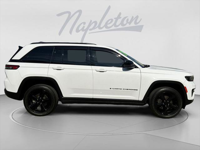 Certified 2024 Jeep Grand Cherokee Altitude AWD/4WD image 7
