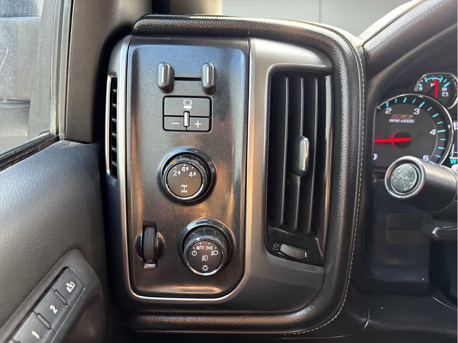 Used 2015 Chevrolet Silverado 2500 LTZ w/ LTZ Plus Package AWD/4WD image 30
