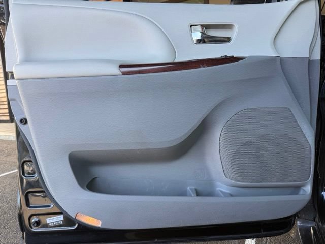 Used 2014 Toyota Sienna XLE FWD image 10
