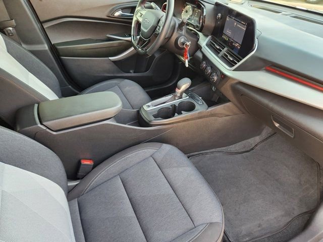 Used 2024 Chevrolet Trax RS image 19