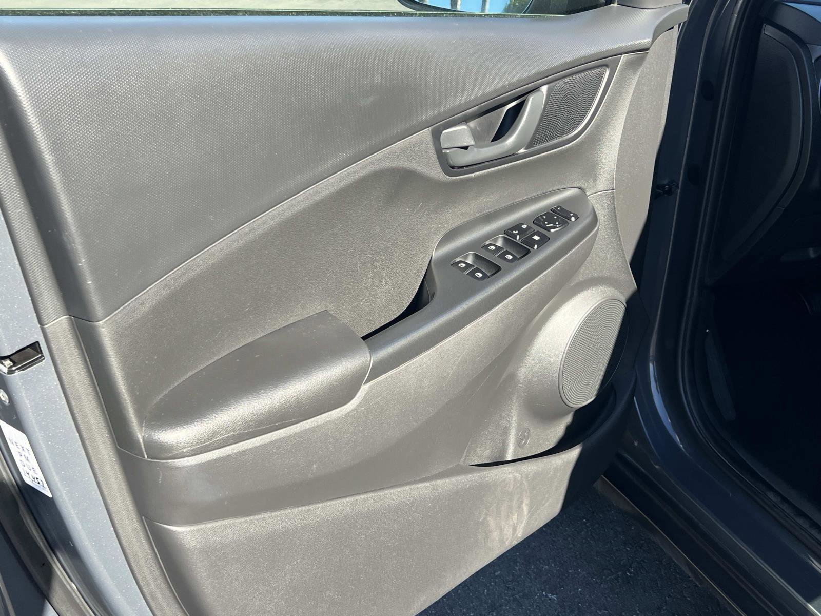 Used 2023 Hyundai Kona SEL image 6