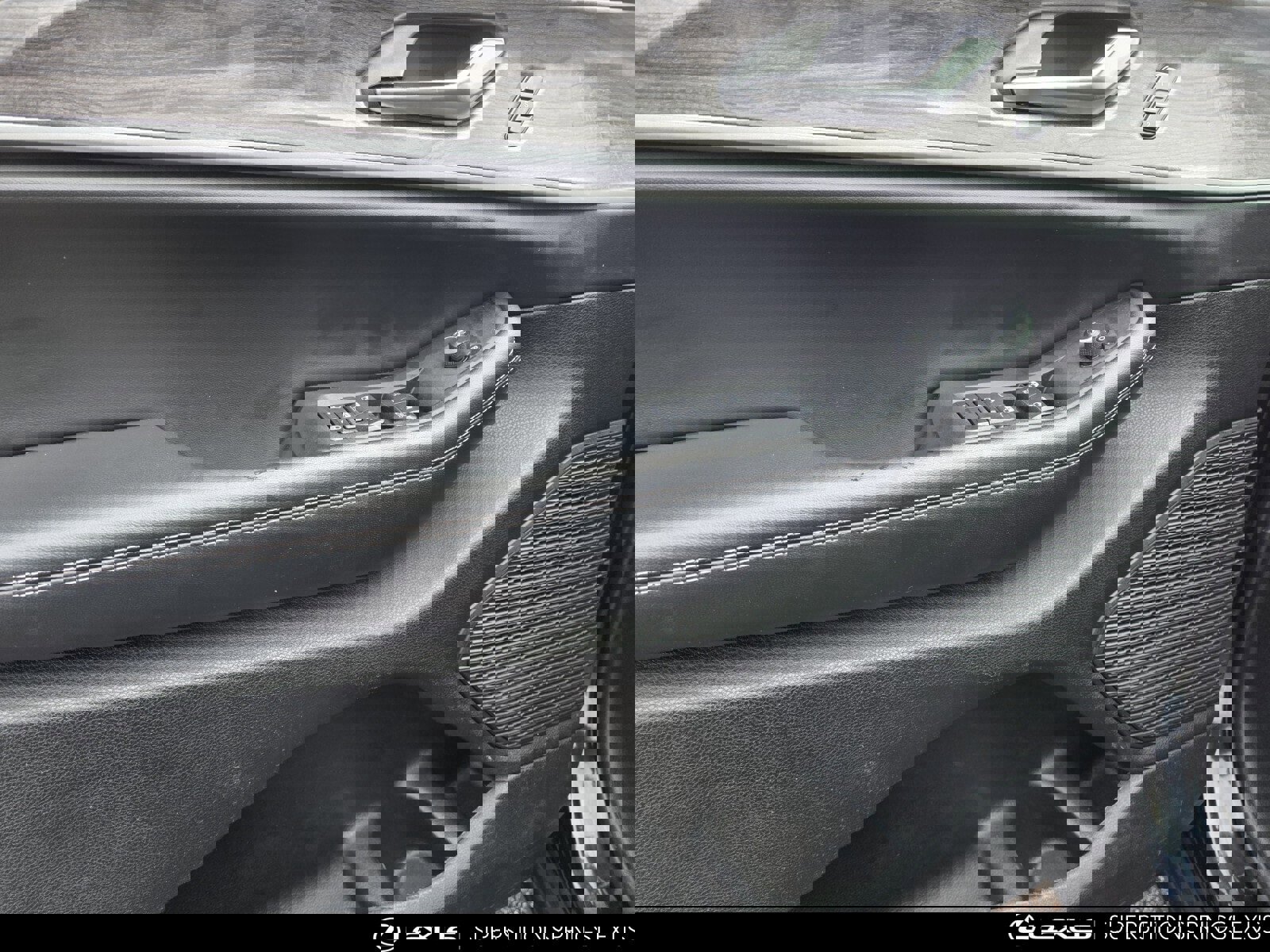 Used 2023 Jeep Grand Cherokee L Limited w/ Black Appearance Package image 11