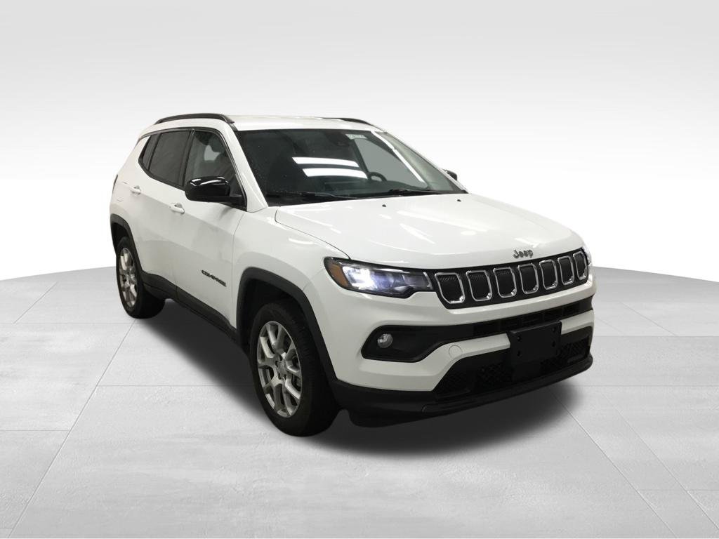 Used 2022 Jeep Compass Latitude AWD/4WD image 3