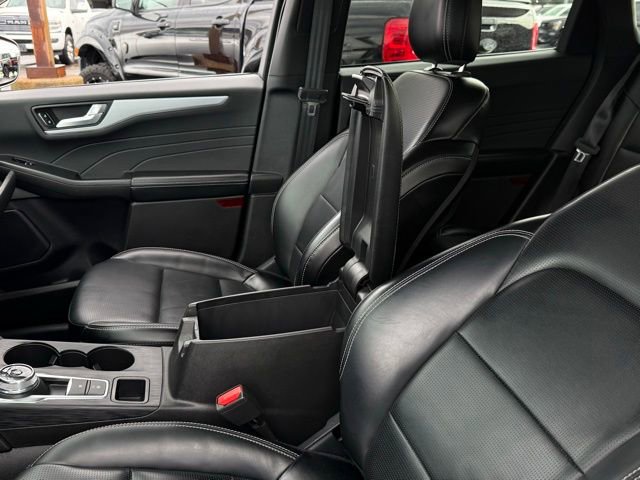 Certified 2024 Ford Escape Platinum AWD/4WD image 32