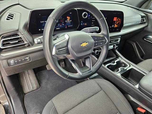 Used 2025 Chevrolet Traverse LT image 10