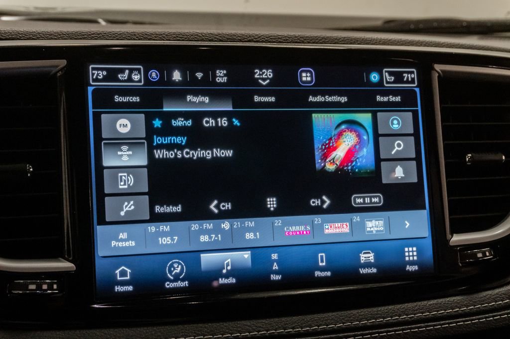 Used 2023 Chrysler Pacifica Limited w/ Uconnect Theater Family Group image 20