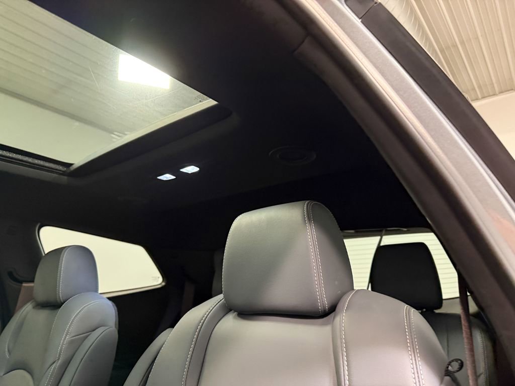 Used 2023 Buick Enclave Essence w/ Experience Buick Package AWD/4WD image 9