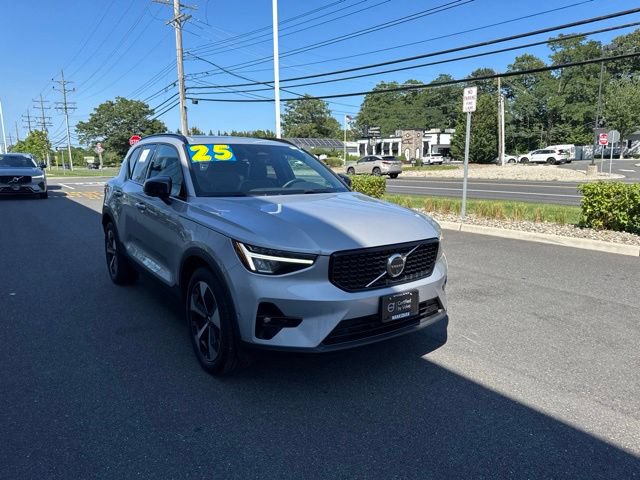 Certified 2025 Volvo XC40 B5 Plus AWD/4WD image 6