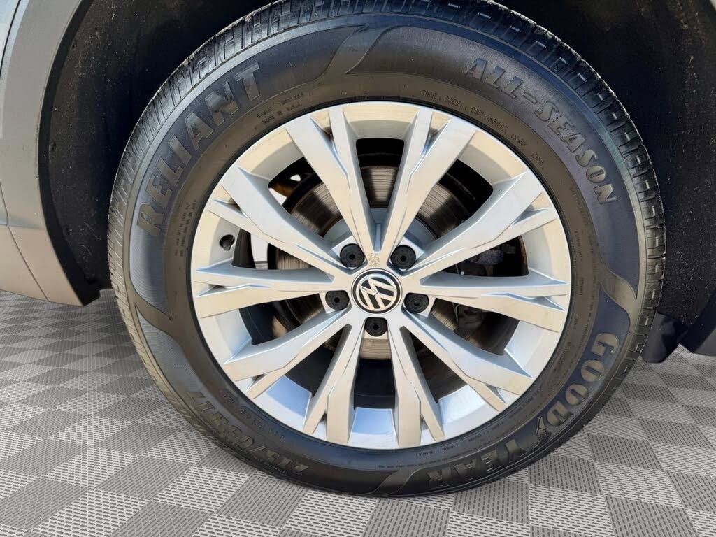 Used 2018 Volkswagen Tiguan S FWD image 38