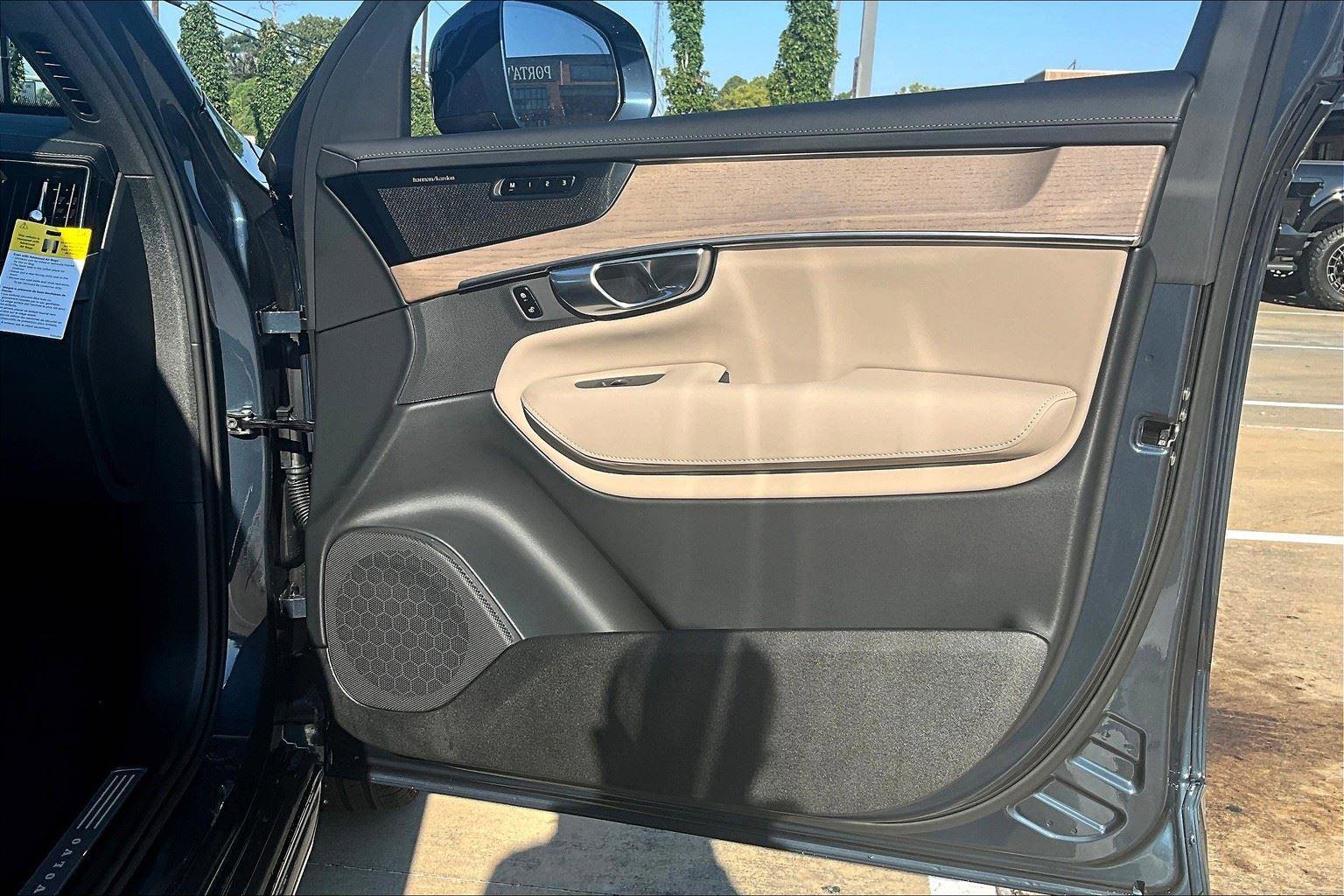 New 2026 Volvo XC90 B6 Ultra w/ Protection Package Premier image 13