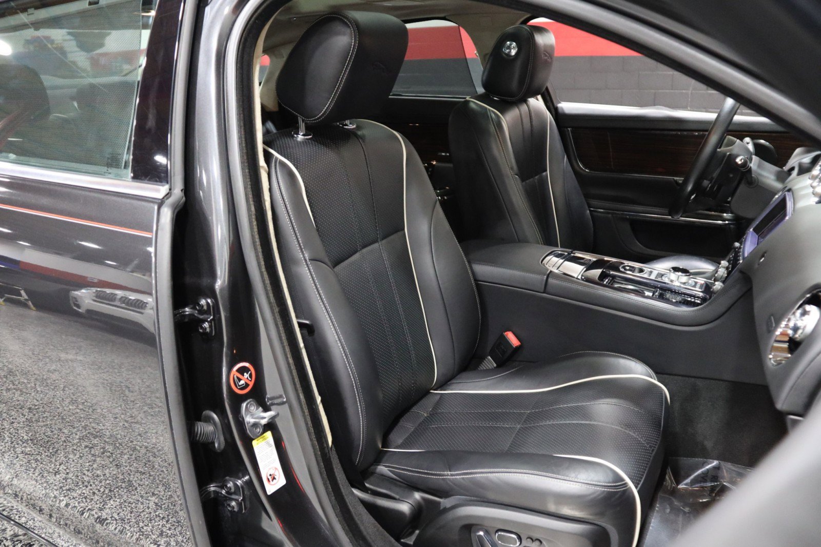 Used 2014 Jaguar XJ L Portfolio image 43