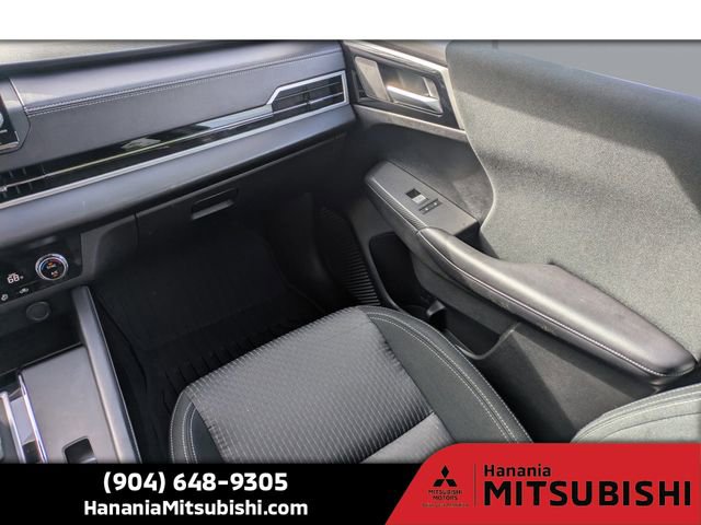 Used 2024 Mitsubishi Outlander ES image 16