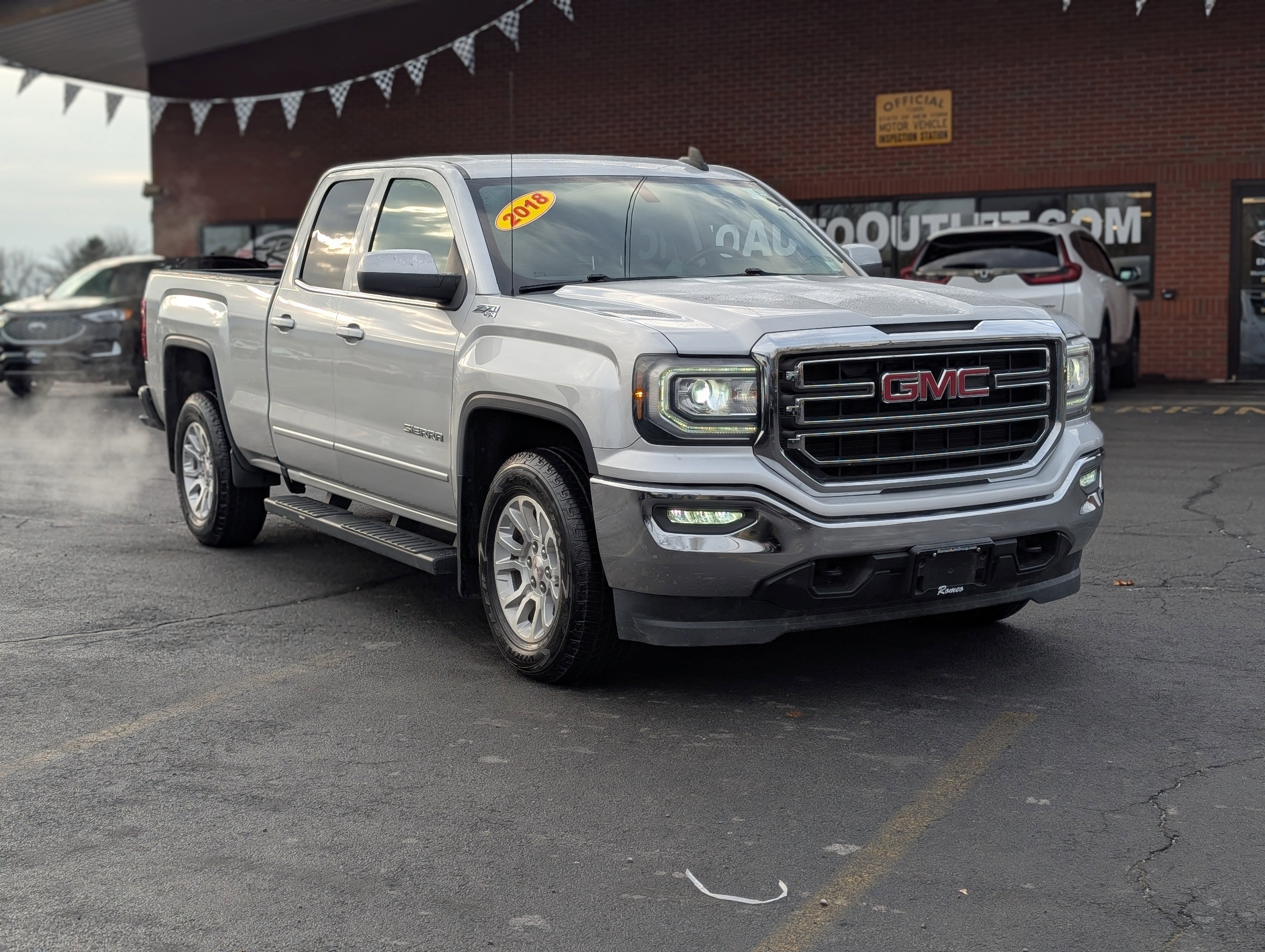 Used 2018 GMC Sierra 1500 SLE w/ SLE Value Package image 12
