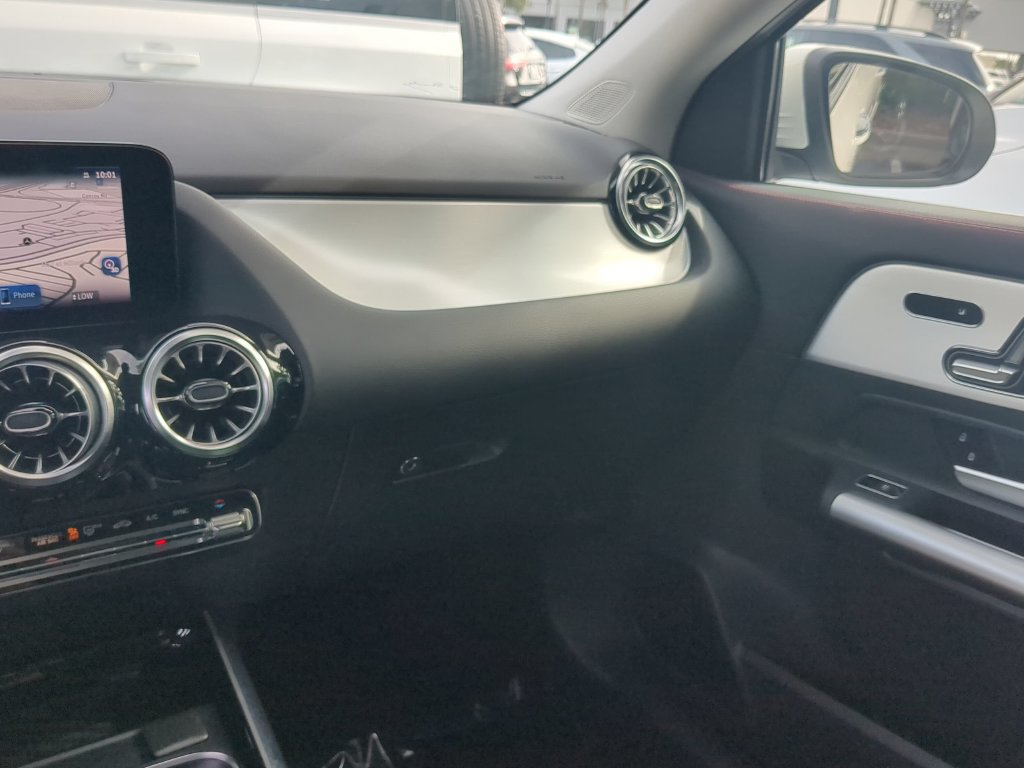 Used 2024 Mercedes-Benz GLA 250 4MATIC image 4