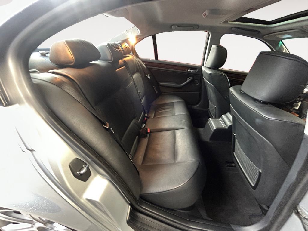 Used 2003 BMW 325i Sedan image 11