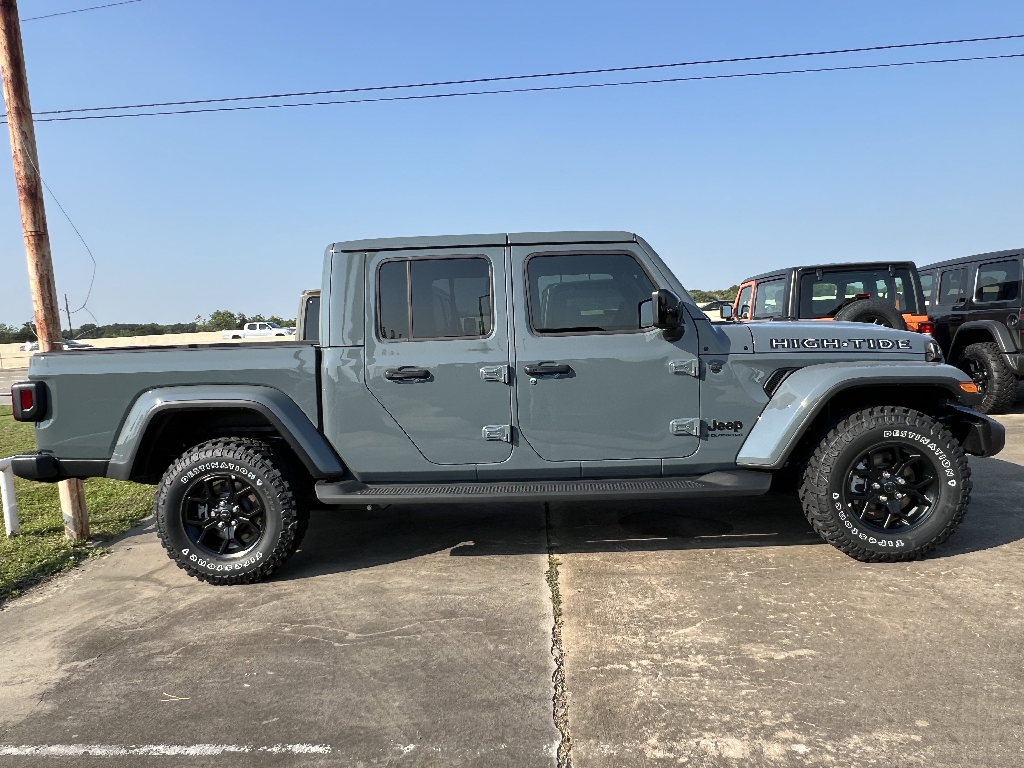 New 2025 Jeep Gladiator Sport image 2