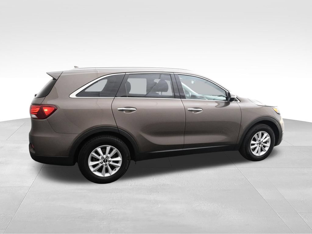Used 2019 Kia Sorento FWD w/ LX Convenience Package image 4