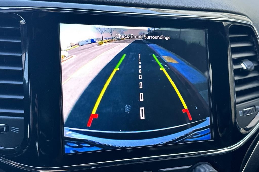 Used 2019 Jeep Grand Cherokee Limited image 17