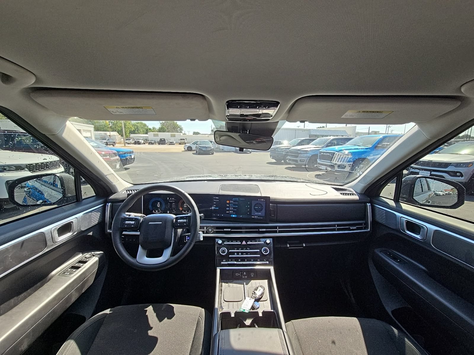 Used 2024 Hyundai Santa Fe SE AWD/4WD image 2