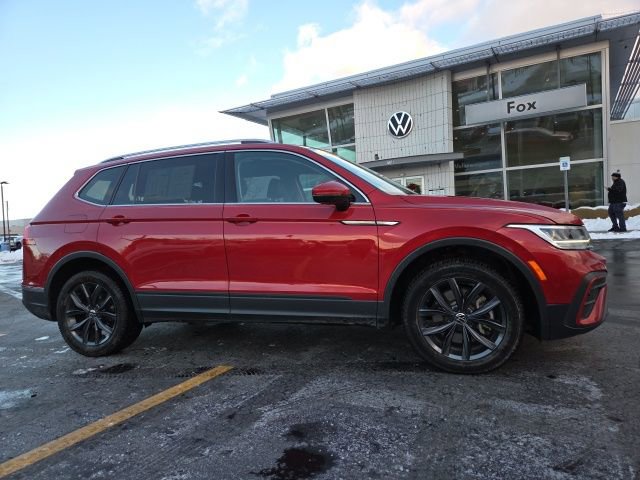 Used 2022 Volkswagen Tiguan SE image 1