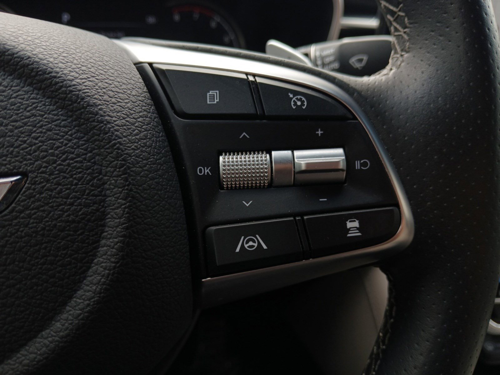 Used 2023 Genesis G70 3.3T w/ Sport Prestige Package image 21