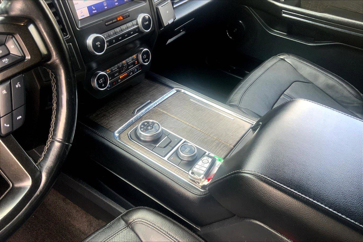 Used 2020 Ford Expedition Limited image 17