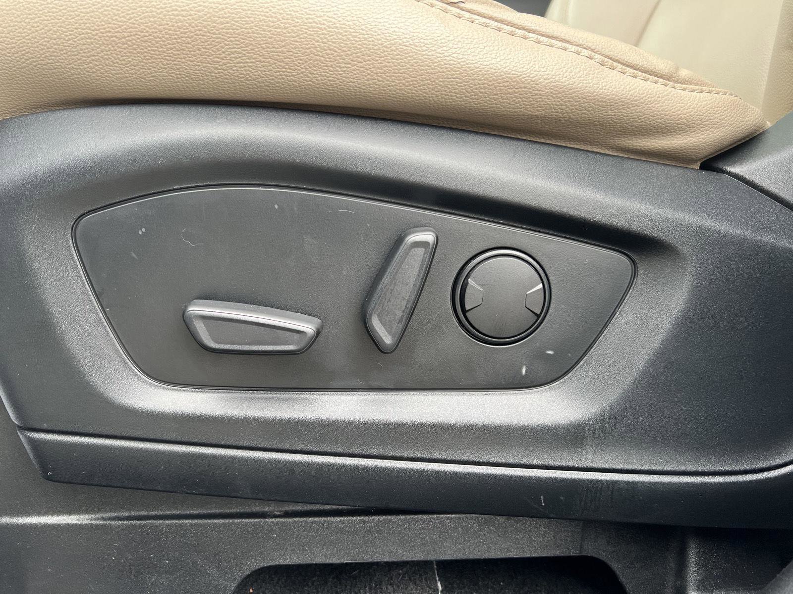 Used 2020 Ford Explorer XLT w/ Equipment Group 202A AWD/4WD image 21