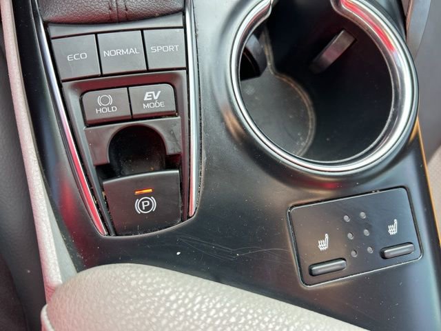 Used 2020 Toyota Camry XLE image 11