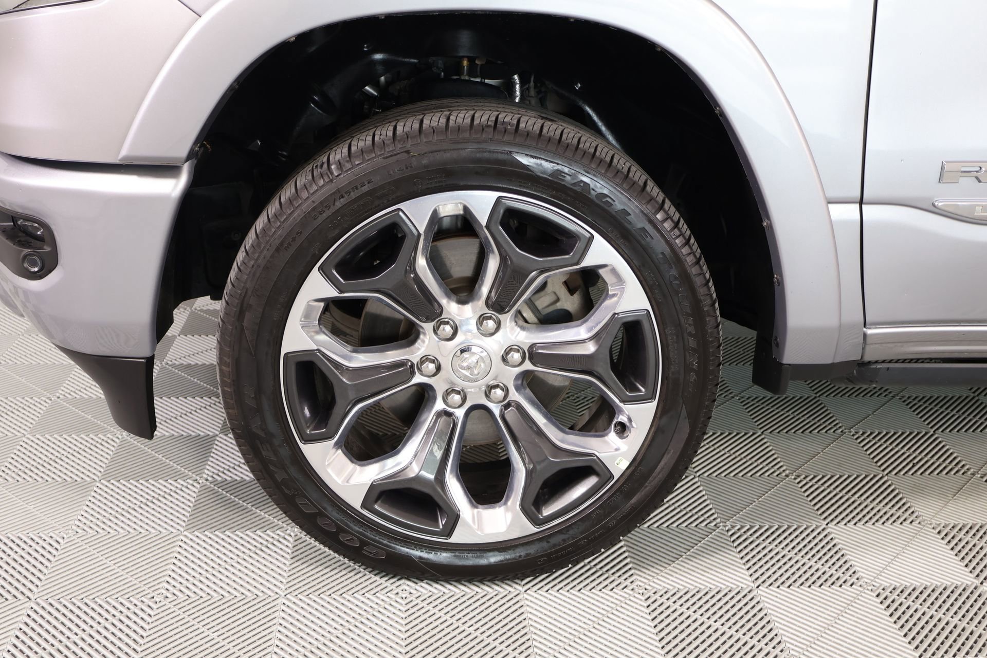Used 2019 RAM 1500 Limited w/ Advanced Safety Group AWD/4WD image 18